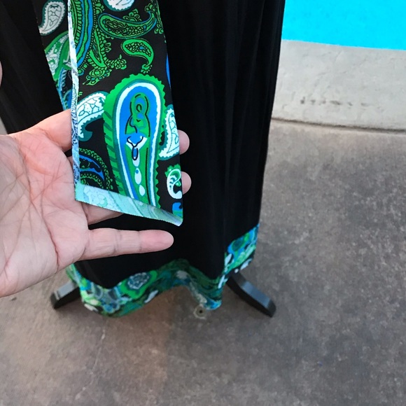 Flowy Maxi Dress with V-Halter Neckline - Picture 12 of 12